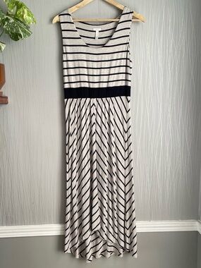 Sleeveless Black and Cream Striped Maxi Dress